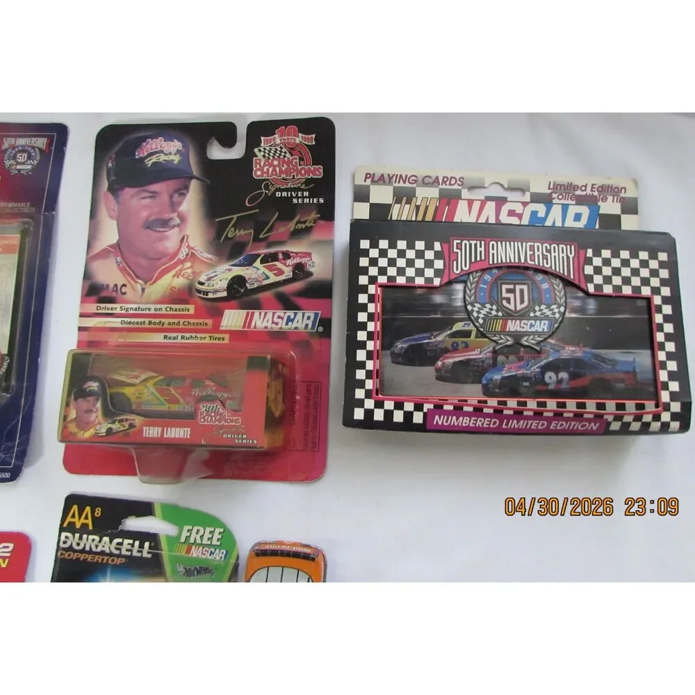 Large lot of Nascar hot wheels Jeff Gordon Dale Earnhart tin box 2002 racing car